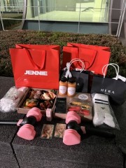 Stars give back to fans in 'reverse tribute' trend