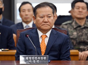 Police quiz ex-interior minister in martial law probe