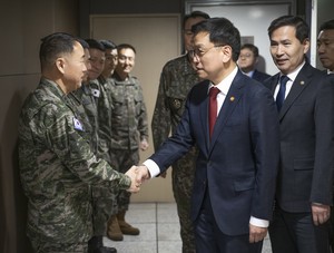 Ruling party calls for appointment of new defense minister amid security concerns