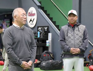 [Photo News] Surprise at Spring Camp