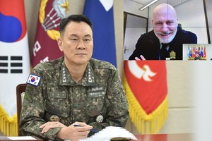 Top military officer discusses NK threats with new NATO counterpart
