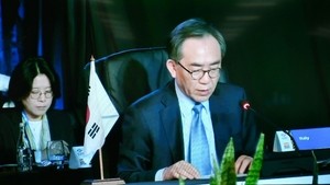 FM Cho urges end to Russia's war in Ukraine, military cooperation with N. Korea