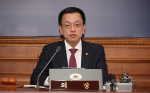 Acting President Choi urges govt.-parliament-private cooperation to face 'America First' policy