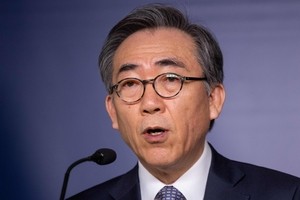 South Korean FM says no rewards for North Korea in peace talks, pledges aid for Ukraine