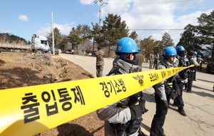 Two South Korean Air Force jets mistakenly bomb border village; at least 15 injured