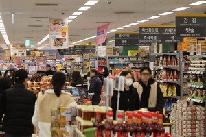 Consumer prices rise at 2% level for 2nd month in Feb. on weak Korean won