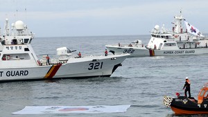 Two N. Koreans found adrift in West Sea being investigated in S. Korea