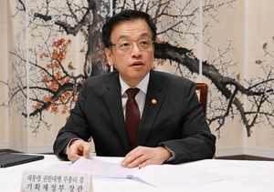 Choi urges continued efforts to swiftly resolve sensitive country listing issue