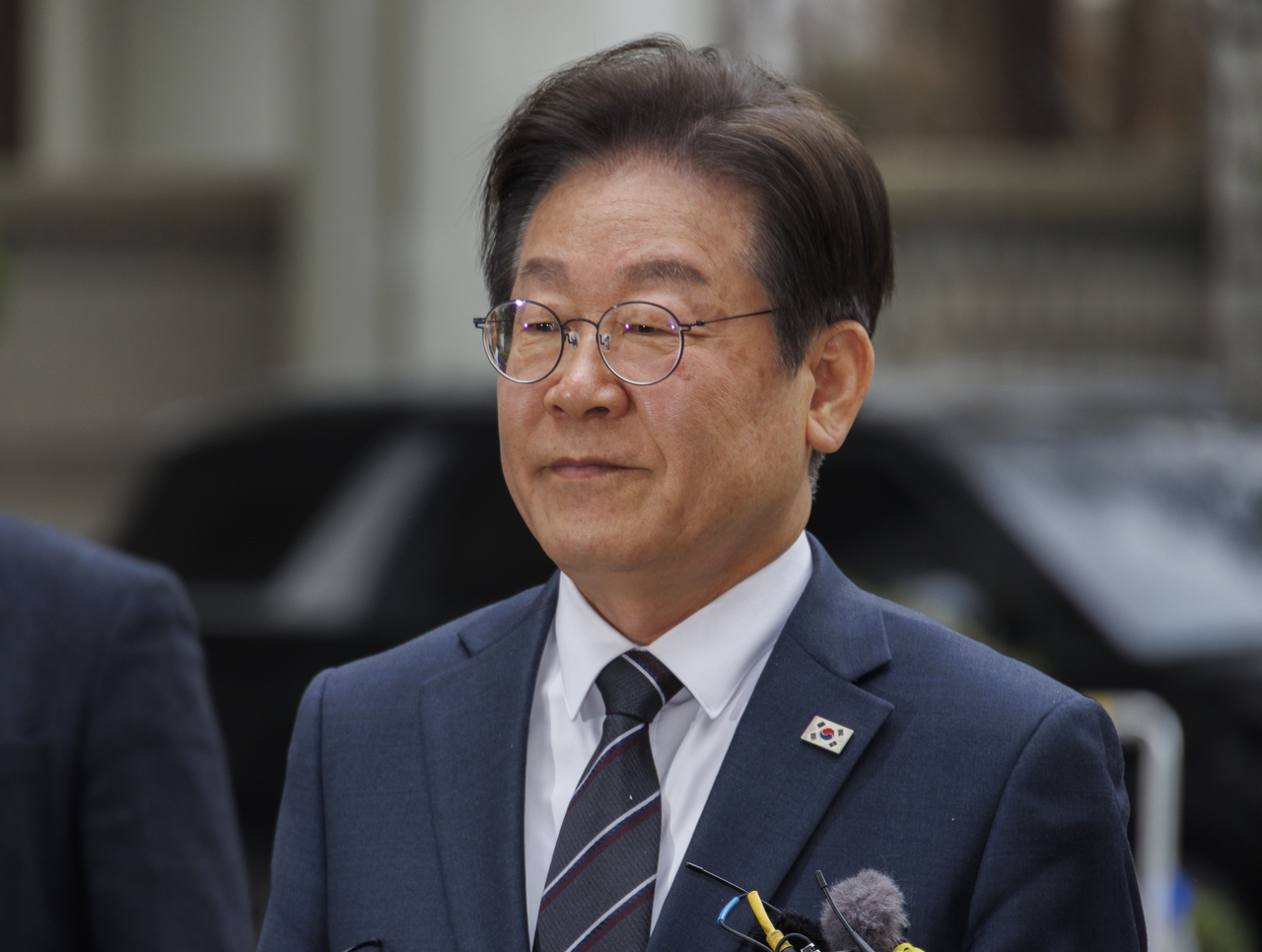 Lee Jae-myung, chairman of the main opposition Democratic Party, appears at the Seoul Central District Court in the capital city on Tuesday, to attend a hearing in a development corruption case.
