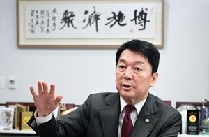 [인터뷰] 안철수 "尹, 탄핵 안 돼도 내년 지선 전에 하야할 것"