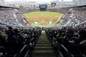 KBO surpasses 1 mln fans in fewest games