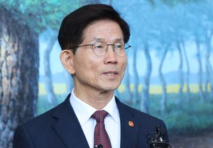 Conservative contenders announce presidential bids