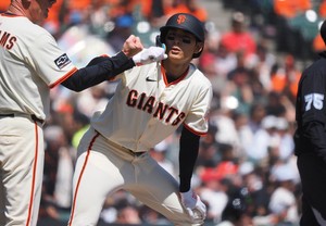 San Francisco's Lee Jung-hoo falls homer shy of cycle in 3-hit game