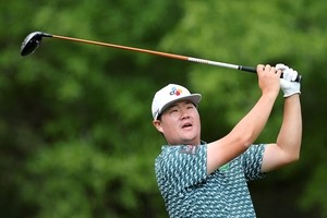 Im Sung-jae sneaks into top 10 entering final round at Masters