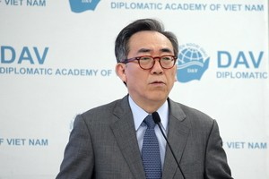 S. Korean FM says shipbuilding, LNG areas leverage in tariff talks with US