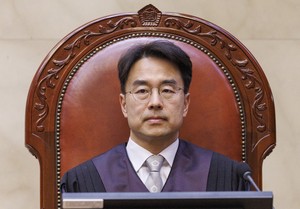 Korean Supreme Court justice meets US Supreme Court chief justice in Washington