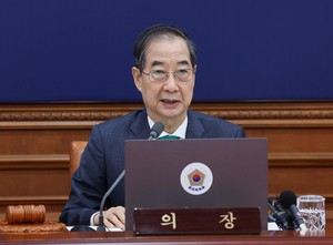 Acting president calls for swift passage of extra budget proposal without 'political considerations'