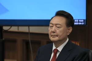Dispute unfolds at Yoon Suk Yeol's criminal trial over order to 'drag out' lawmakers from Assembly