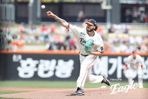 Flying high again: Eagles soar in KBO standings thanks to dominant pitching