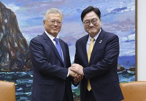 Ex-President Moon criticizes indictment against him as ‘unjust’