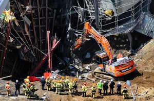 Police raid POSCO E&C over collapse of subway construction site