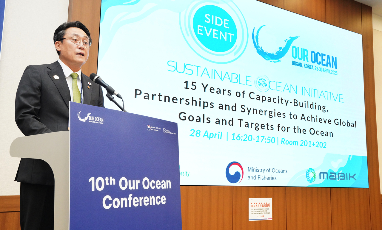 Oceans Minister Kang Do-hyung delivers an speech at the 10th Our Ocean Conference held at BEXCO in Busan, about 325 kilometers southeast of Seoul on Monday. (Yonhap)
