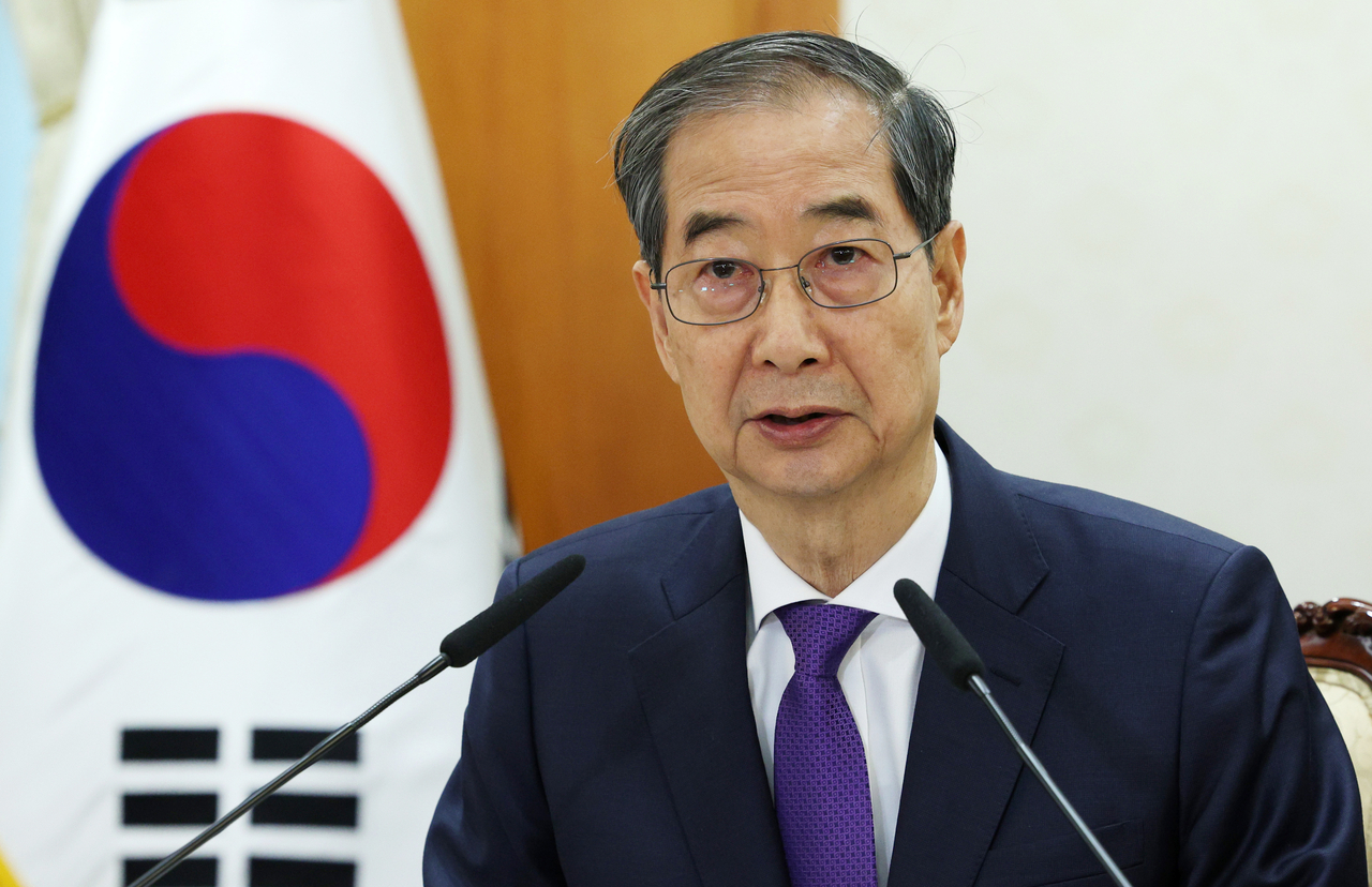 Acting President and Prime Minister Han Duck-soo speaks during a meeting of security-related ministers at the government complex in Seoul on Thursday. (Yonhap)