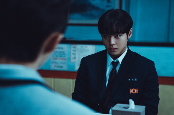 Park Ji-hoon as Si-eun in "Weak Hero: Class 2" (Netflix)