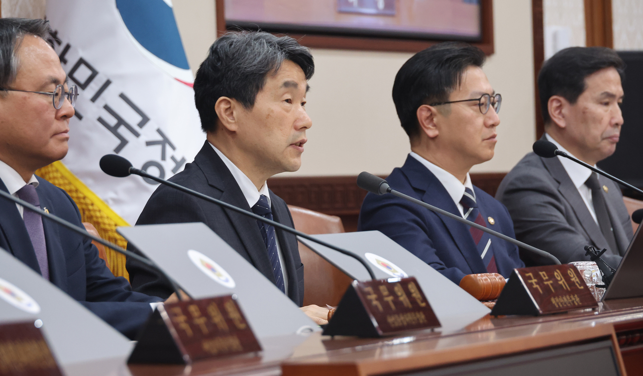 Acting President and Deputy Prime Minister Lee Ju-ho (second from left) presides over an extraordinary Cabinet meeting at the Seoul Government Complex on Friday. (Yonhap)