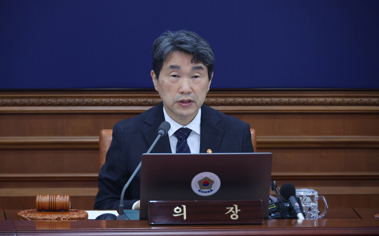 Acting President and Deputy Prime Minister Lee Ju-ho presides over an extraordinary Cabinet meeting at the Seoul Government Complex on Friday. (Yonhap)