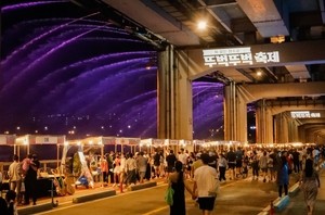Stroll across Han River in car-free Jamsu Bridge Walking Festival