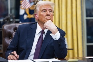 Trump signs memorandum directing trade representative to review existing US trade deals