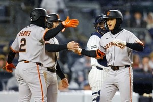 San Francisco's Lee Jung-hoo grabs MLB lead with 8th double