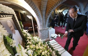 Seoul offers condolences on Pope Francis’ death