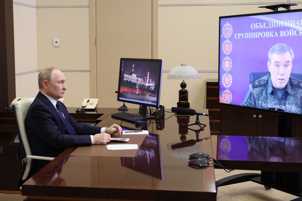 Russian President Vladimir Putin holds video talks with Valery Gerasimov, chief of the General Staff of the Russian Armed Forces, on Saturday. (Reuters-Yonhap)