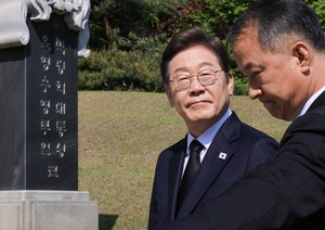 Lee Jae-myung says overcoming partisanship key to surviving Trump's tariffs