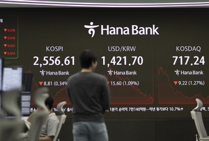 Seoul shares snap 3-day rise on chip, battery losses