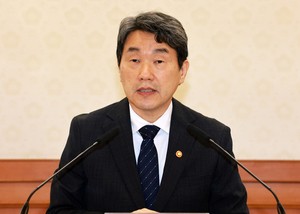 Education minister becomes third acting president of S. Korea in five months